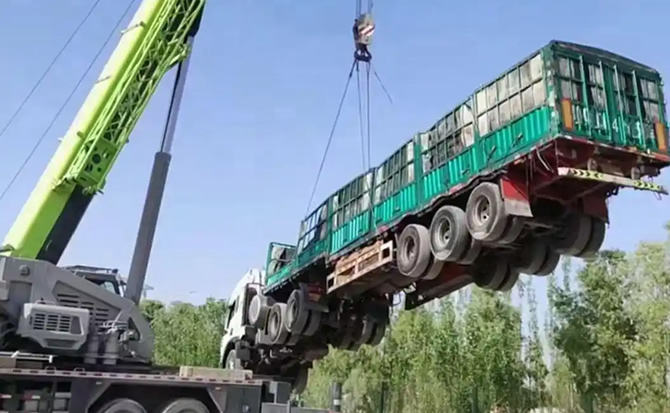 屏边道路脱困救援案例